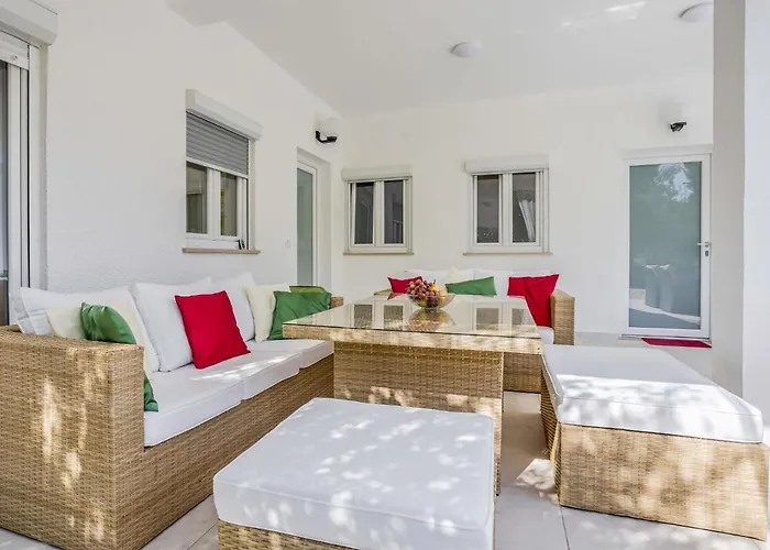 File-1 By Interhome *